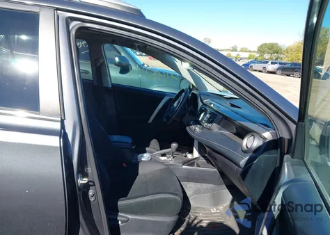 2015 Toyota Rav4 Xle z USA, uszkodzony, nr VIN 2T3RFREV2FW249841